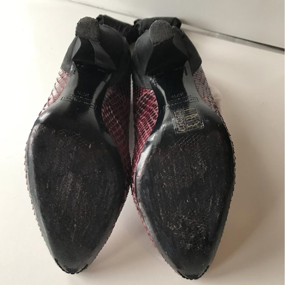 Marc Jacobs Burgundy Snakeskin Pumps - Picture 8 of 8